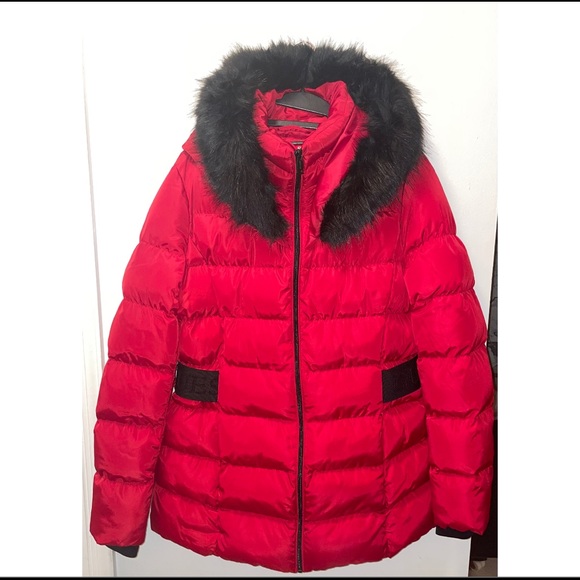 Guess Delice Hooded Short Puffer Jacket 